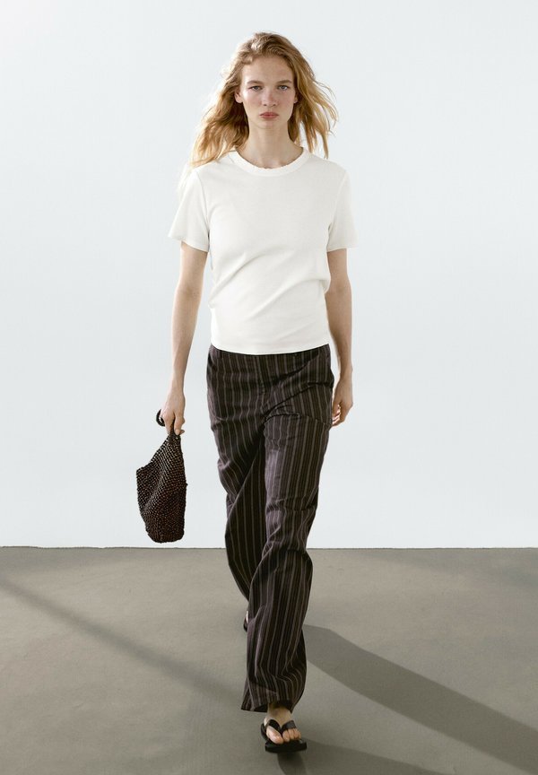 FRAYED  - Basic T-shirt - beige4