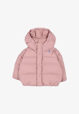 Puchowa różowa kurtka z kapturem wykonana z lekkiego materiału, z pikowanym wzorem i małym logo na piersi.