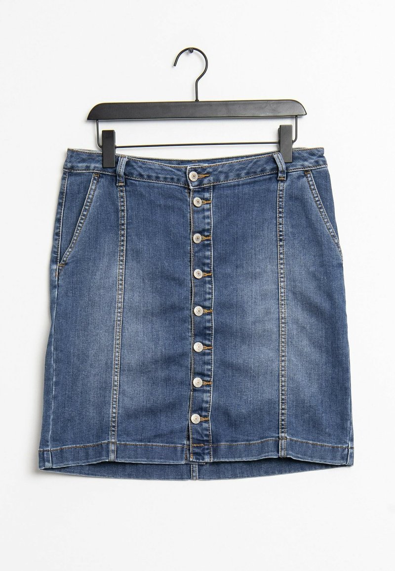 Denim hame, jolla on haalistunut sininen väri. Ominaisuuksiin kuuluu etunappikiinnitys, kaksi sivutaskua ja yläompeleet saumoissa.