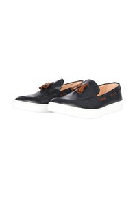 Scarpe slip-on in pelle nera con dettagli in pelle marrone, suola in gomma bianca e frange decorative sulla parte frontale. Texture liscia e forma arrotondata.