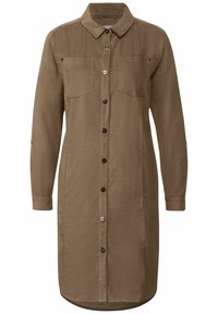 Abito camicia color marrone scuro, con bottoni e realizzato in tessuto leggero. Presenta due tasche sul petto e maniche lunghe con polsini abbottonati. Taglio dritto.