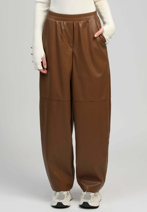 PASKALINA - Pantalon classique - daim