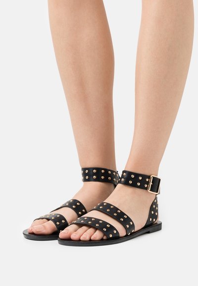 Sandalias Planas Les Tropéziennes Coralie Mujer - Cuero, Con Clavos Decorativos, Estilo Casual Elegante