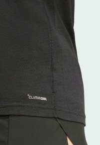 adidas Performance ULTIMATE METALLIC GRAPHIC - Camiseta deportiva - black