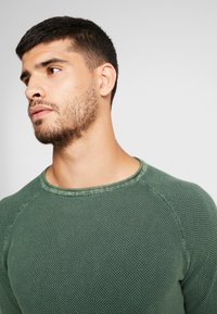 Key Largo MST THOMAS ROUND NECK - Maglione - olive