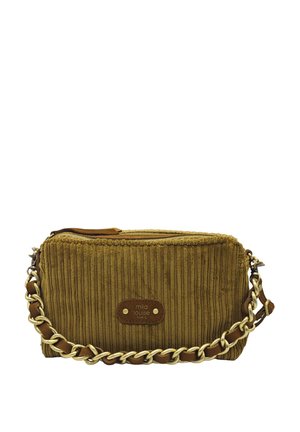 Sac en velours côtelé marron avec une surface texturée, chaîne en métal doré et accents en cuir. Équipé d'une fermeture zippée et d'un détail de logo.