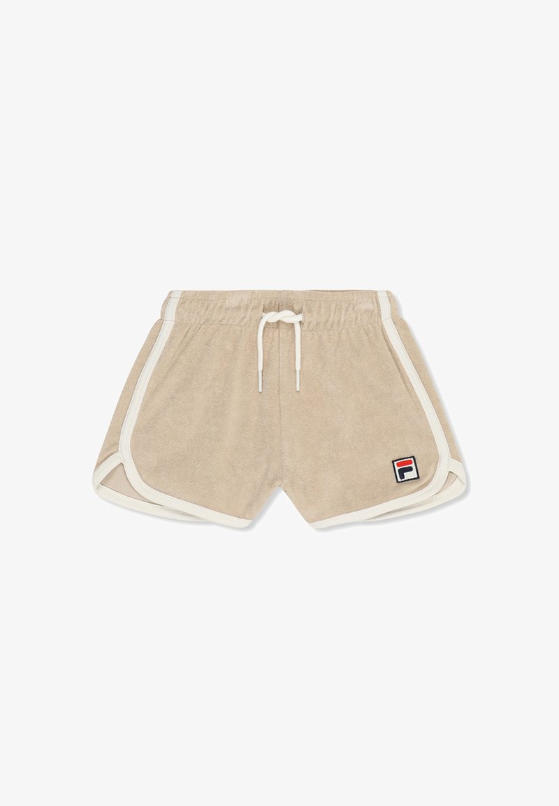Shorts en éponge beige avec bordure blanche, ceinture élastique, cordon de serrage blanc, et petit logo Fila rouge, blanc et bleu sur la jambe gauche.