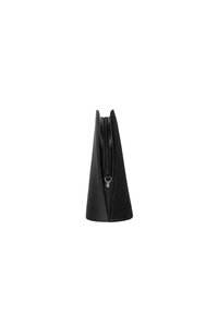 Astuccio nero a forma di cono, realizzato in pelle liscia e feltro morbido, dotato di chiusura con cerniera e piccolo accento in metallo.