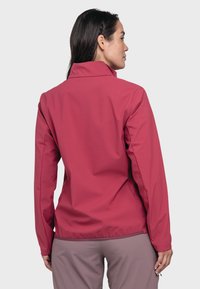 Wasserabweisende rosa Jacke mit hohem Kragen, langen Ärmeln und glatter Textur; bietet einen elastischen Saum und minimalistisches Design.
