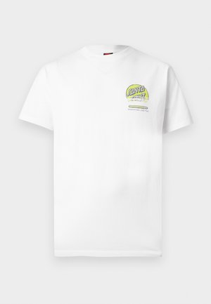 T-shirt bianca a maniche corte con collo rotondo e piccolo logo "Santa Cruz" giallo e nero sul petto sinistro.