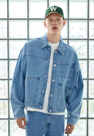 Bershka, CHECKED TEXTURED DENIM - SHIRT - Camicia - light blue