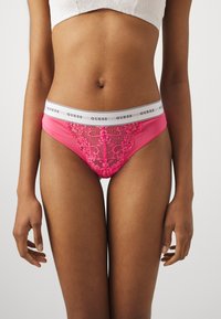 Guess - BELLE THONG - G-strenge - blazing pink Miniaturebillede 1