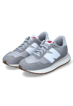 New Balance Trainers - grau