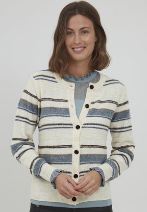 Stribet cardigan i creme, blå, brun og orange. Har en ribbet tekstur, rund halsudskæring, knaplukning foran og voluminøse manchetter.