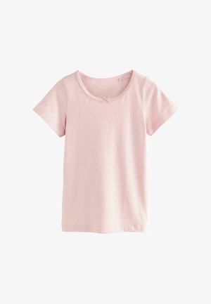 Tricou roz deschis cu mâneci scurte, fabricat din bumbac moale, având un decolteu rotund și un detaliu mic de fundiță țesută la guler.