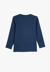 Marineblauwe langemouwen T-shirt met een ronde hals. Glad, rekbaar materiaal. Heeft een eenvoudig ontwerp zonder patronen of accenten op de achterkant.