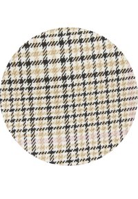 Okrągły dywan w beżowo-czarno-biały wzór jodełki, o miękkiej teksturze i subtelnych różowych akcentach.