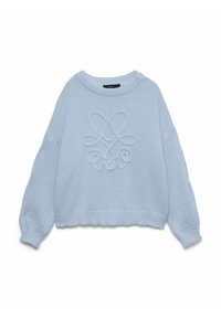 Svetlo modra pletena majica z okrolim izrezom, balon rokavi in dvignjenim grafičnim vzorcem spredaj. Mehka tekstura, skrajšan kroj.