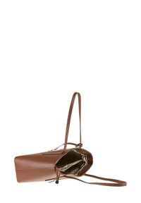 Sac à main en cuir marron avec une surface texturée, fermeture par zip sur le dessus et base plate. Dispose d'une longue bandoulière réglable et d'un intérieur à motifs.