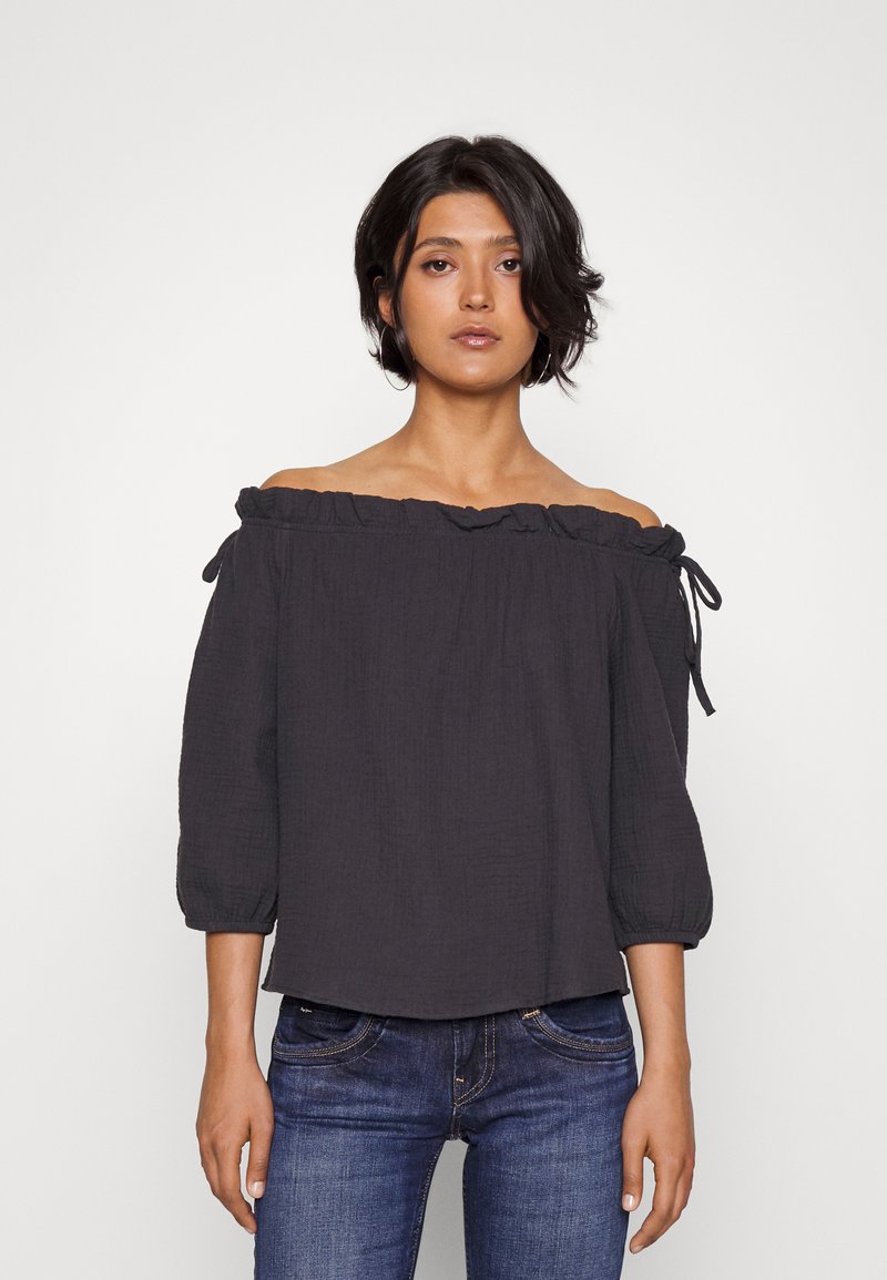 ONLY ONLTILLA THYRA OFF SHOULDER - Blusa - phantom