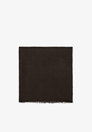 Dunkelbrauner quadratischer Stoff mit leicht ausgefransten Kanten, flach auf einem weißen Hintergrund ausgelegt.