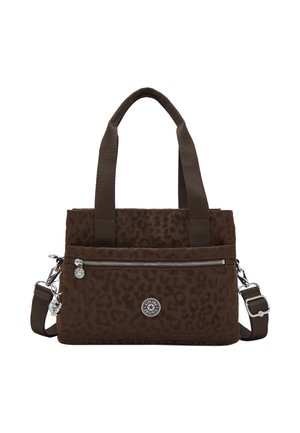 Bolso marrón con estampado de leopardo, dos asas superiores, bolsillo delantero con cremallera, correa de hombro ajustable y placa circular metálica con el logo.