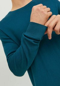 Jack & Jones JJEEMIL CREW NECK - Džemperis - sailor blue
