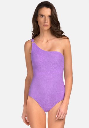 - Kostium kąpielowy