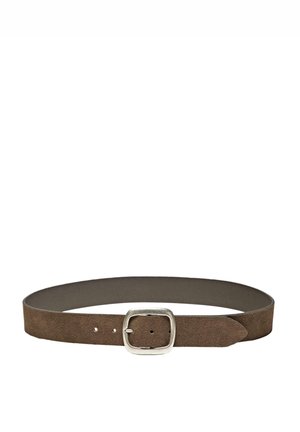 Cintura in suede marrone con fibbia rettangolare in metallo argento, texture liscia e cinque fori regolabili lungo la cinghia.