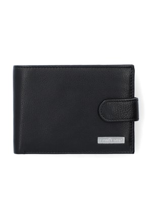 Czarny portfel ze skóry z teksturowanym wykończeniem, wyposażony w zatrzask i srebrną plakietkę z logo. Prostokątny kształt, prosty design.