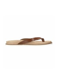 Tongs en cuir marron avec deux brides croisées, semelle intérieure beige clair et semelle en caoutchouc blanc. Design minimaliste sans motifs visibles.
