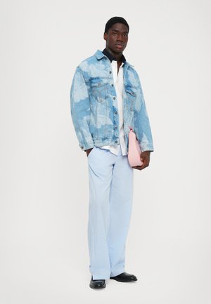 MEN PRINT TRUCKER JACKET UNISEX - Jeansjacka - medium blue