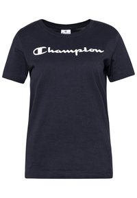 Námořnické modré bavlněné tričko s krátkým rukávem a kulatým výstřihem, s bílým logem "Champion" potisknutým na hrudi.