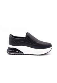 Czarne buty wsuwane z gładką skórzaną cholewą, z miękką białą podeszwą środkową i czarną gumową podeszwą, o eleganckim designie.