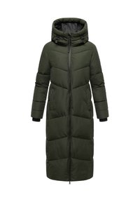 Dlhý tmavozelený zateplený zimný kabát s kapucňou, plným predným zipsom, bočnými vreckami a prešívaným dizajnom.