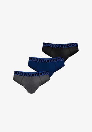 Trois slips pour hommes en noir, bleu marine et gris avec des ceintures bleues ornées de logos "Umbro" noirs, présentés sur un fond blanc.