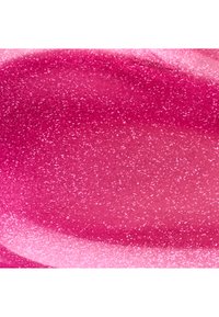 Close-up van een glanzend, glinsterend roze oppervlak met fijne glinsterdeeltjes en een gladde, gebogen textuur.