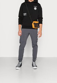 FADED Mikina s kapucí - black