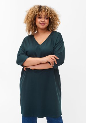 WITH 3/4-LENGTH SLEEVES AND V NECK - Jerseyjurk - ponderosa mel