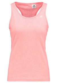 Débardeur sportif sans manches rose Adidas avec une partie supérieure en mesh respirant et un petit logo Adidas blanc sur la poitrine et le col intérieur.