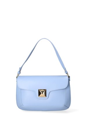 Borsa a mano in pelle azzurro chiaro con forma rettangolare, caratterizzata da un'accensione hardware quadrata dorata sul lembo anteriore e una tracolla removibile.