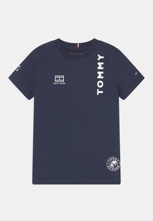 MULTI PLACEMENT TEE - T-shirt con stampa - twilight navy