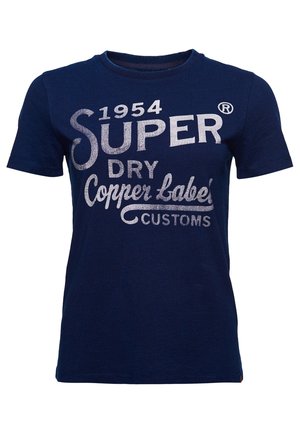 T-shirt bleu marine à manches courtes avec texte blanc "1954 SUPER DRY Copper Label® CUSTOMS" imprimé sur le devant.
