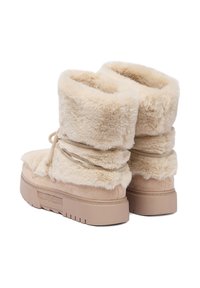 Botine din blană falsă crem cu detaliu de dantelă legată, guler rotund și talpă texturată, având un panou din suede bej și un design de platformă solidă.