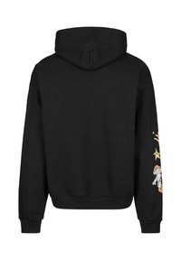 Zwarte hoodie met een grote capuchon, geribbelde manchetten en zoom. Bevat kleurrijke grafische illustraties op de rechtermouw. Zachte textuur.