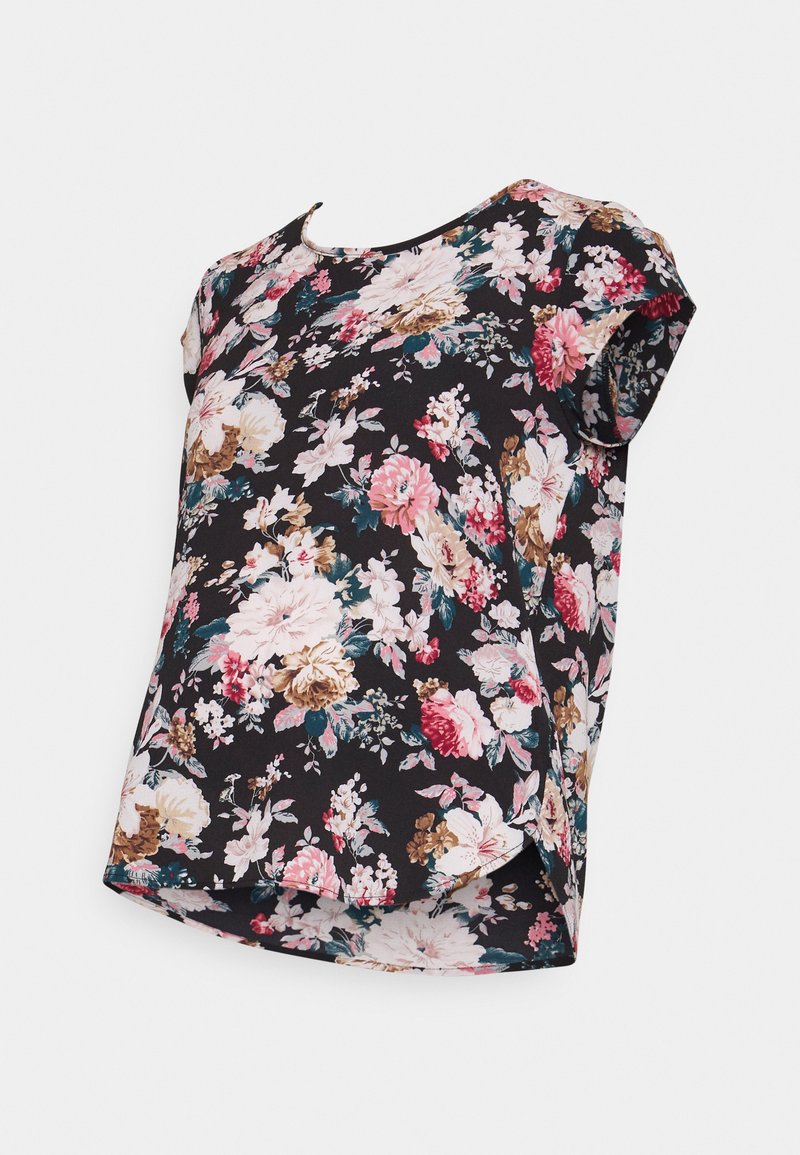 Blusa floral de manga curta com fundo preto, grandes flores em rosa, branco e dourado, gola redonda e corte descontraído.
