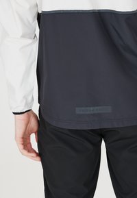 Endurance HUGOEE - Juoksutakki - lichtbeige