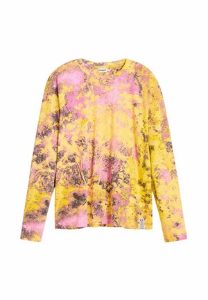 Żółta koszula z długim rękawem, ozdobiona różowo-brązowym abstrakcyjnym kwiatowym wzorem, z okrągłym dekoltem, z metką Desigual przyciętą na dole.