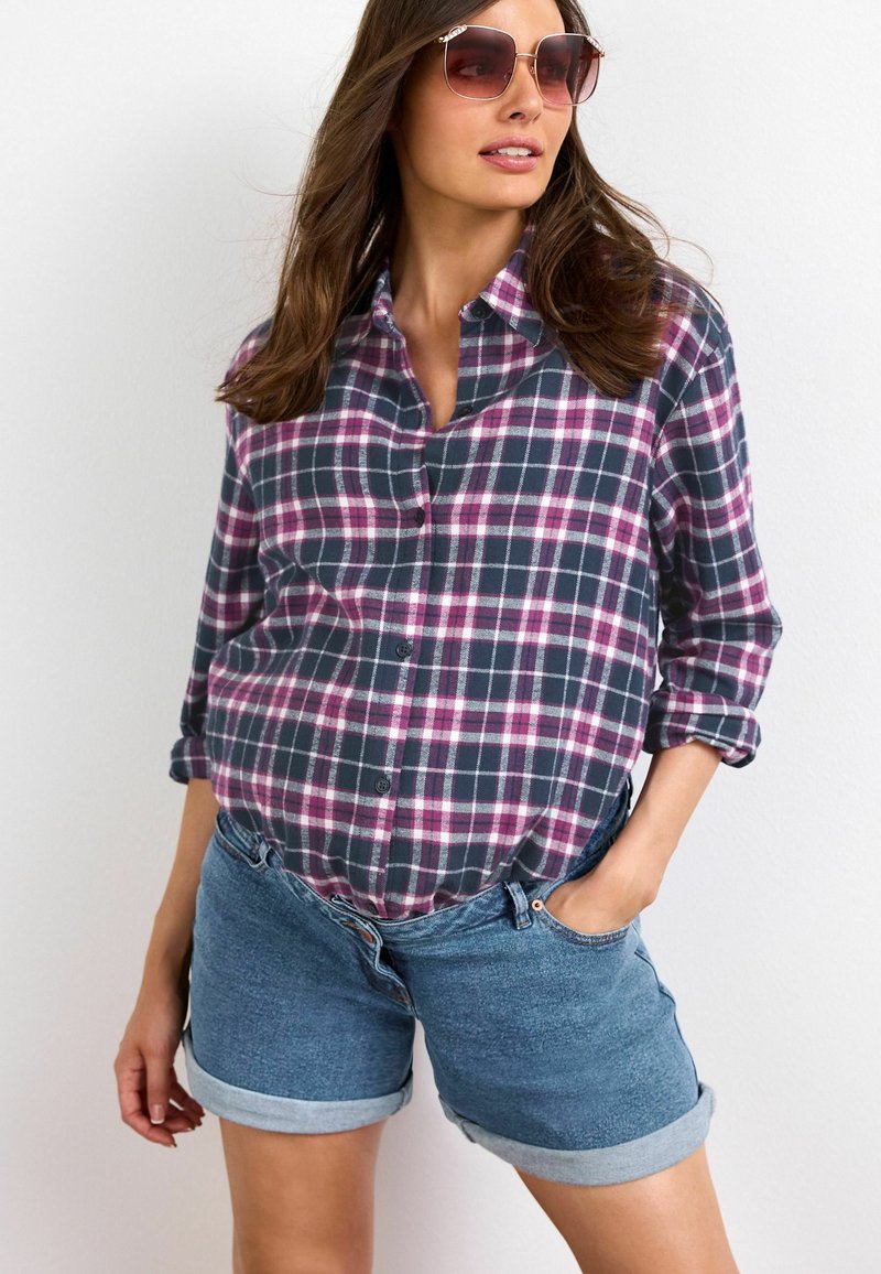 Next MATERNITY MOM STYLE SHORTS Jeans Shorts light blue denim/blau