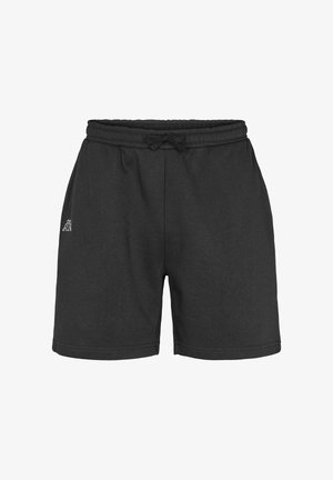 Pantalones cortos casuales negros con cinturilla elástica y cordón, con un pequeño logo blanco bordado en el muslo izquierdo.